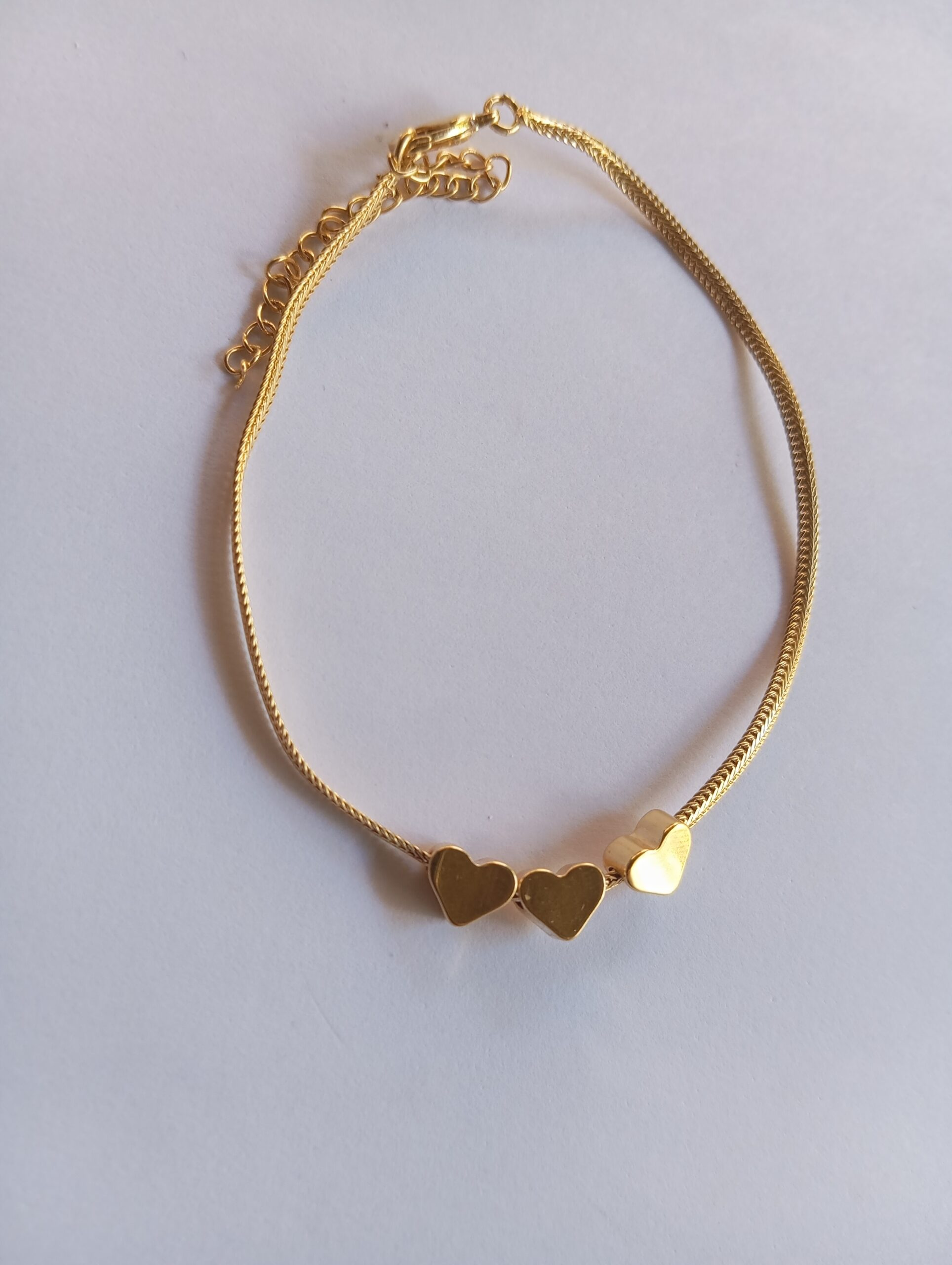 Pulseira Três Corações Dourada - Imagem 3