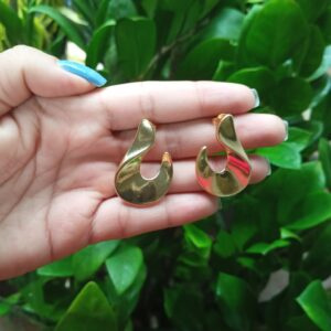 Brinco Gota Aberta Orgânico Dourado